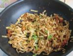 炒豆腐皮，直接下锅炒是不对的，牢记1个妙招，豆腐皮咸香还入味