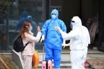 云南省第五批援助湖北省医疗队救治新冠肺炎患者出院