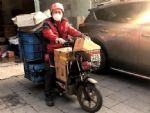 我在武汉送快递：50多天不回家全靠泡面生存 儿子已经不理我了