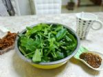 农村随处可见的蒲公英，作为野菜，怎样做着吃，可以成为美味佳肴