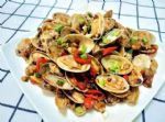 增添食欲又营养丰富的三道菜：香煎带鱼、泡椒肉丁蒜薹、香辣花甲