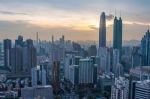 深圳楼市“打新”疯狂，8998人抢394套房，刚需族叫苦陪跑