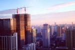 土地成交持续回暖 头部房企和国企成拿地主力