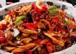 精选美食：麻辣手撕鸡。大红椒啫炭烧牛、豆腐乌鸡、凉拌鱼腥草