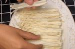 5元成本家常菜，美味到流口水，蒜蓉蒸金针菇，上桌都抢着吃