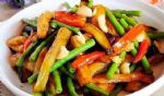 家常菜：辣椒炒猪耳、韭菜虾仁炒鸡蛋、嫩豆角焖茄块